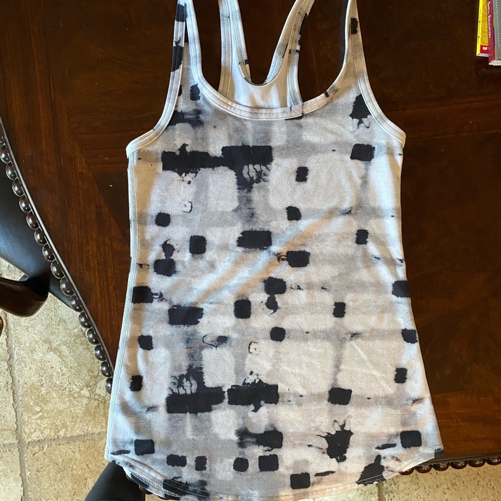 Lululemon Studio tank New Condition size 4/6